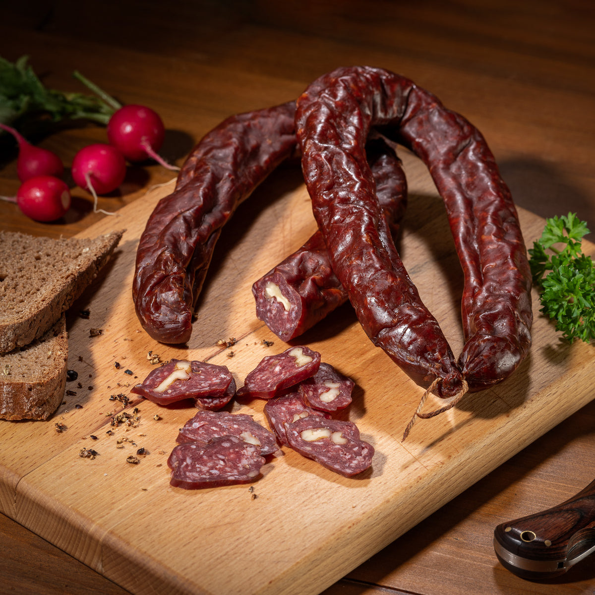 Hirsch-Ringsalami mit Walnüssen